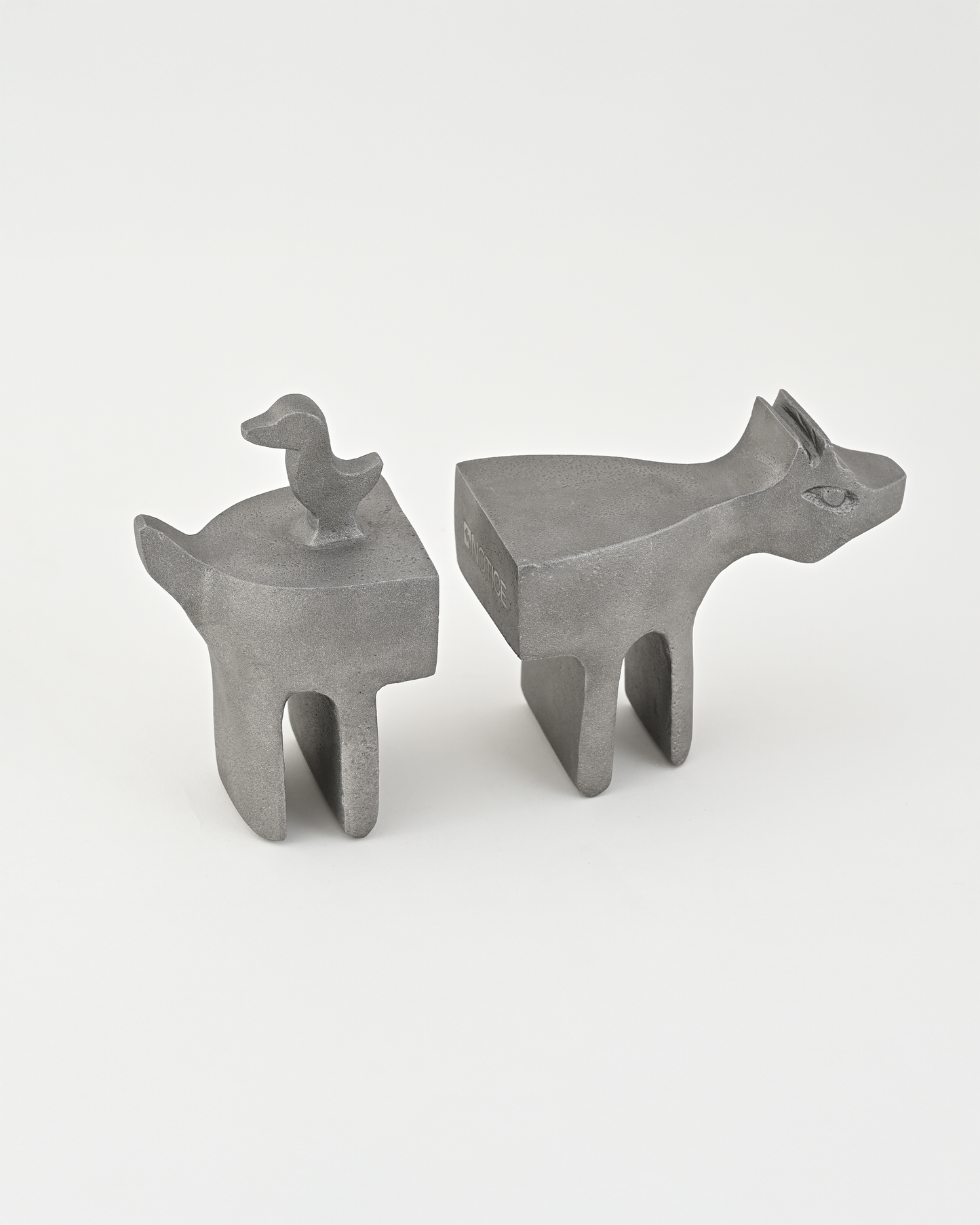 HOUND BOOK ENDS