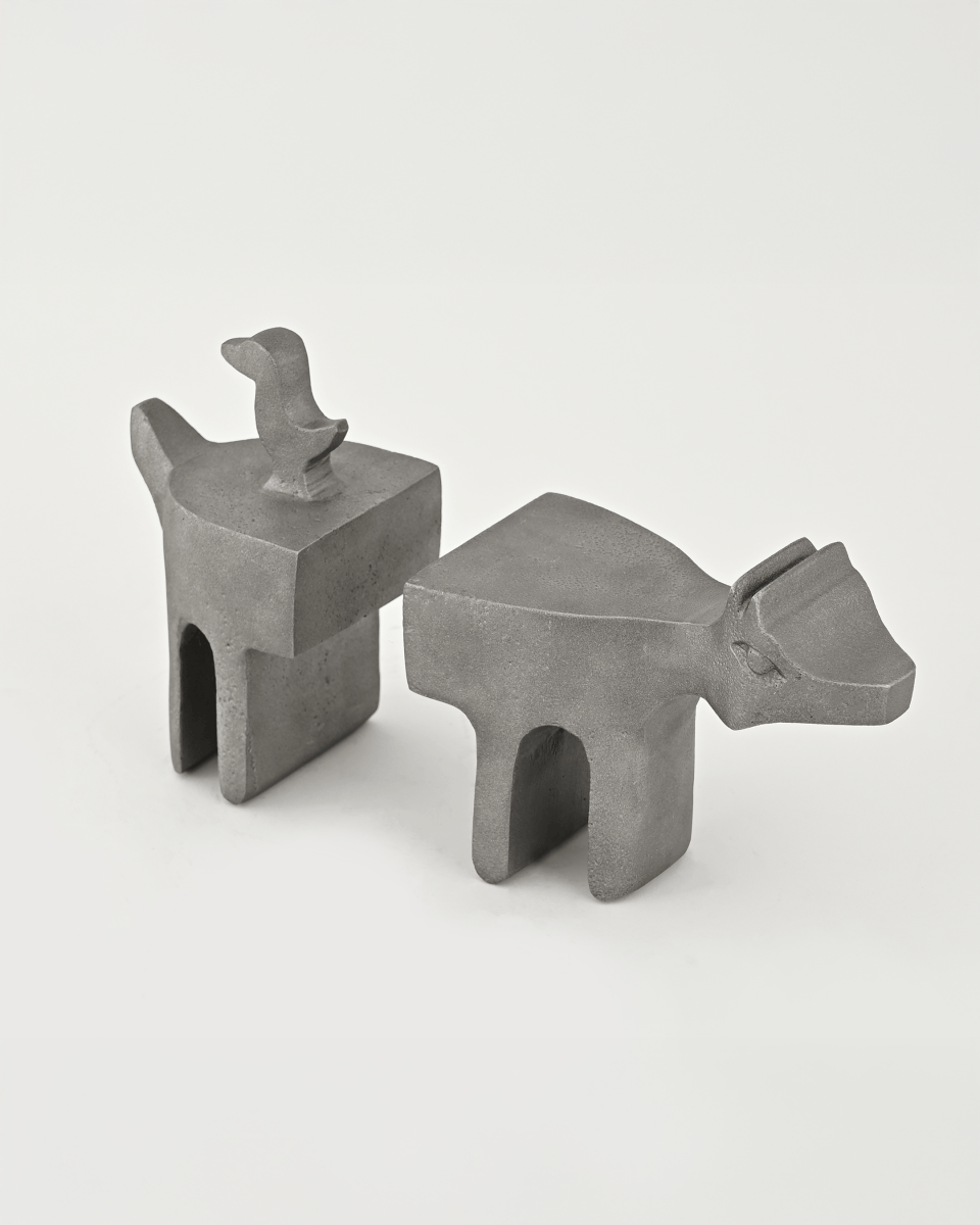 HOUND BOOK ENDS - Notice