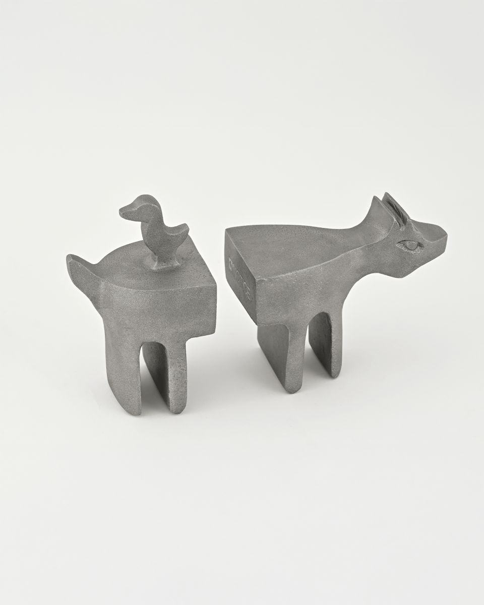 HOUND BOOK ENDS - Notice