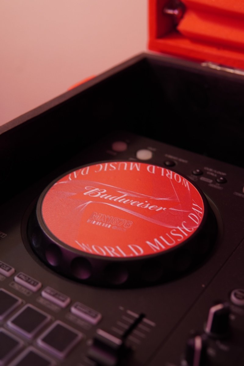 MX1876 - budweiser X notice