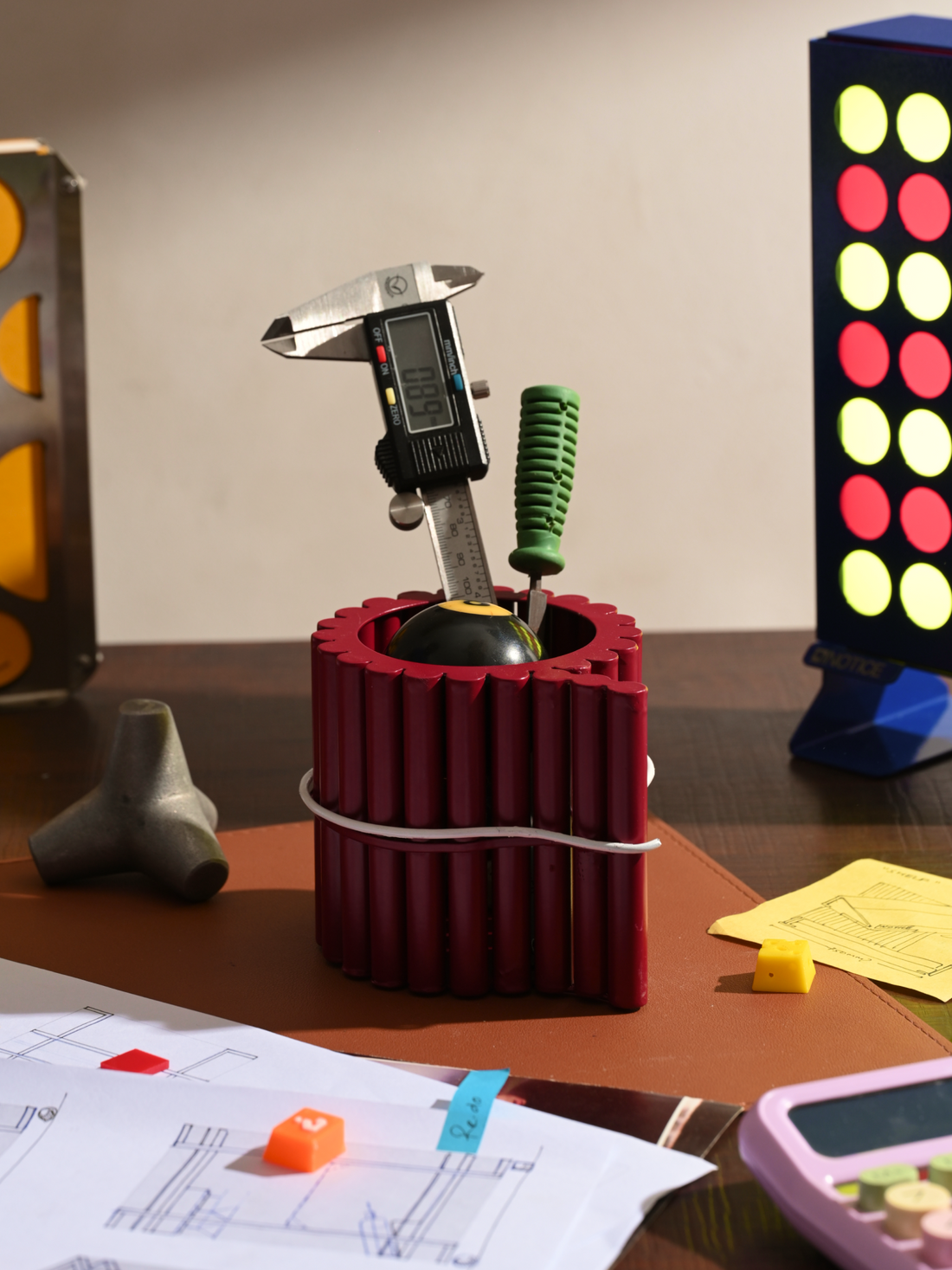 LADI PEN STAND