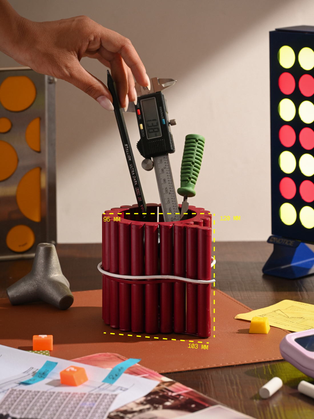 LADI PEN STAND