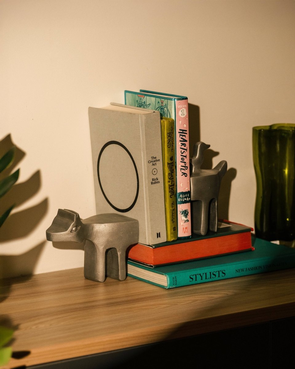 HOUND BOOK ENDS - Notice